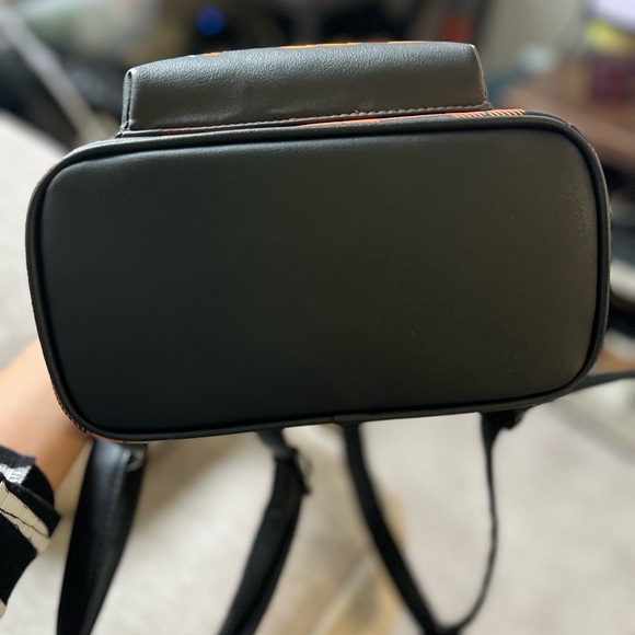 Disney loungefly backpack - Picture 9 of 9